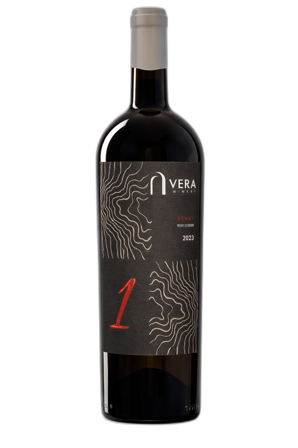 Vera „Blend 1” este un vin roșu sec expresiv și rafinat, cu o culoare profund rubinie și un profil aromatic complex. Nasul dezvăluie arome bogate de cireșe negre coapte, prune și coacăze negre, completate de straturi de condimente, tutun dulce, cedru și baric fin. Pe palat vinul este amplu și structurat, dar în același timp catifelat, cu taninuri rotunde și aciditate echilibrată, oferind note de mure, ciocolată neagră și vanilie, culminând cu un final lung și mătăsos, cu nuanțe persistente de condimente și fructe coapte. Elegant și expresiv, acest cupaj se potrivește excelent cu preparate consistente și bucătărie rafinată.
