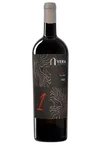 Vera „Blend 1” este un vin roșu sec expresiv și rafinat, cu o culoare profund rubinie și un profil aromatic complex. Nasul dezvăluie arome bogate de cireșe negre coapte, prune și coacăze negre, completate de straturi de condimente, tutun dulce, cedru și baric fin. Pe palat vinul este amplu și structurat, dar în același timp catifelat, cu taninuri rotunde și aciditate echilibrată, oferind note de mure, ciocolată neagră și vanilie, culminând cu un final lung și mătăsos, cu nuanțe persistente de condimente și fructe coapte. Elegant și expresiv, acest cupaj se potrivește excelent cu preparate consistente și bucătărie rafinată.
