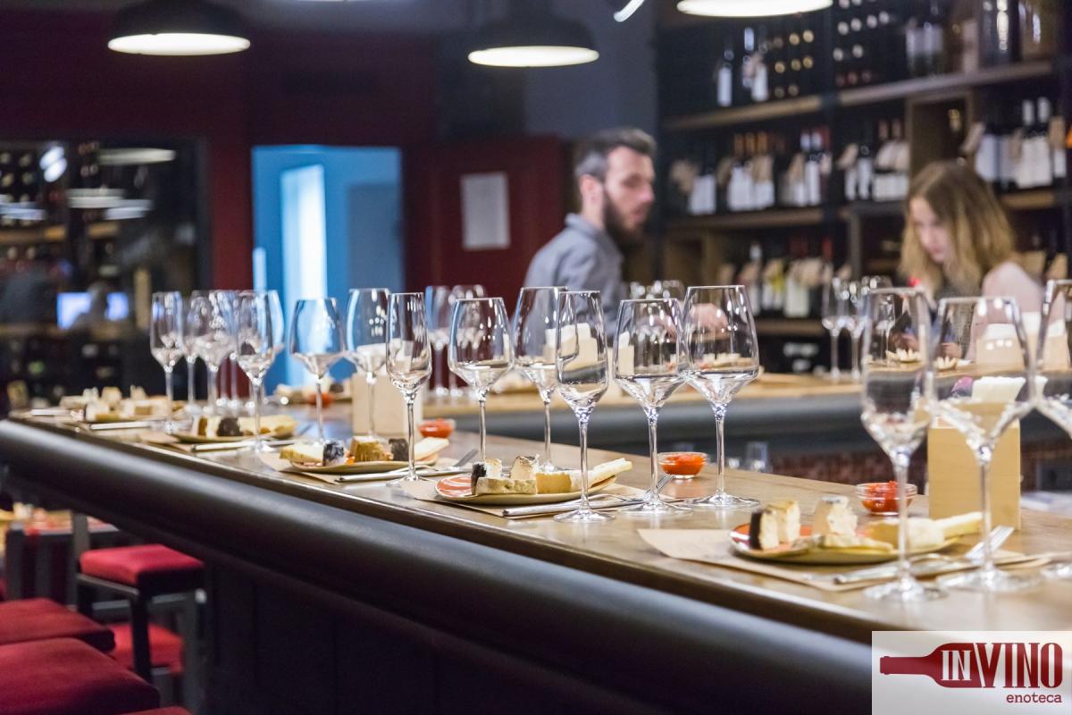 CORPORATE PARTY WITH A SOMMELIER Corporate Party in enoteca
